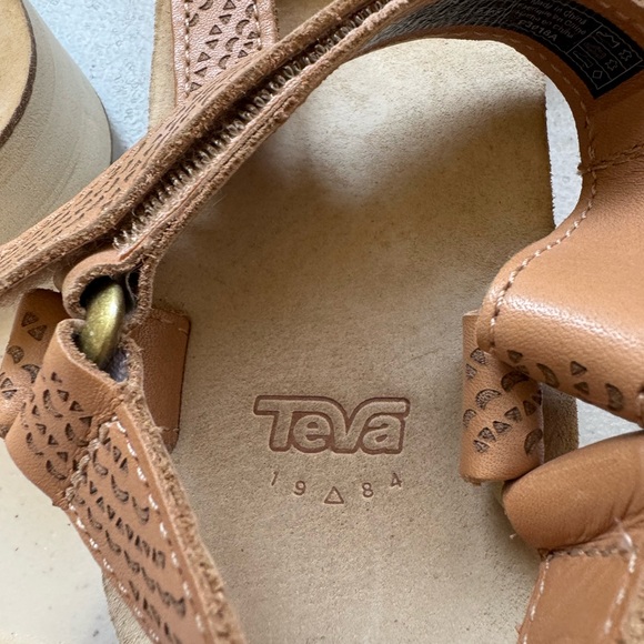 TEVA WOMEN MIDFORM UNIVERSAL GEOMETRIC TAN SANDAL US 8 - Picture 5 of 5